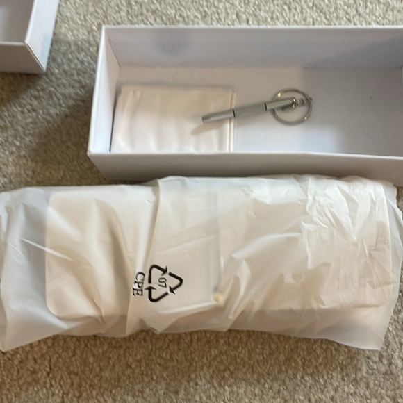 Rounded tinted pink glasses with case - Picture 3 of 4